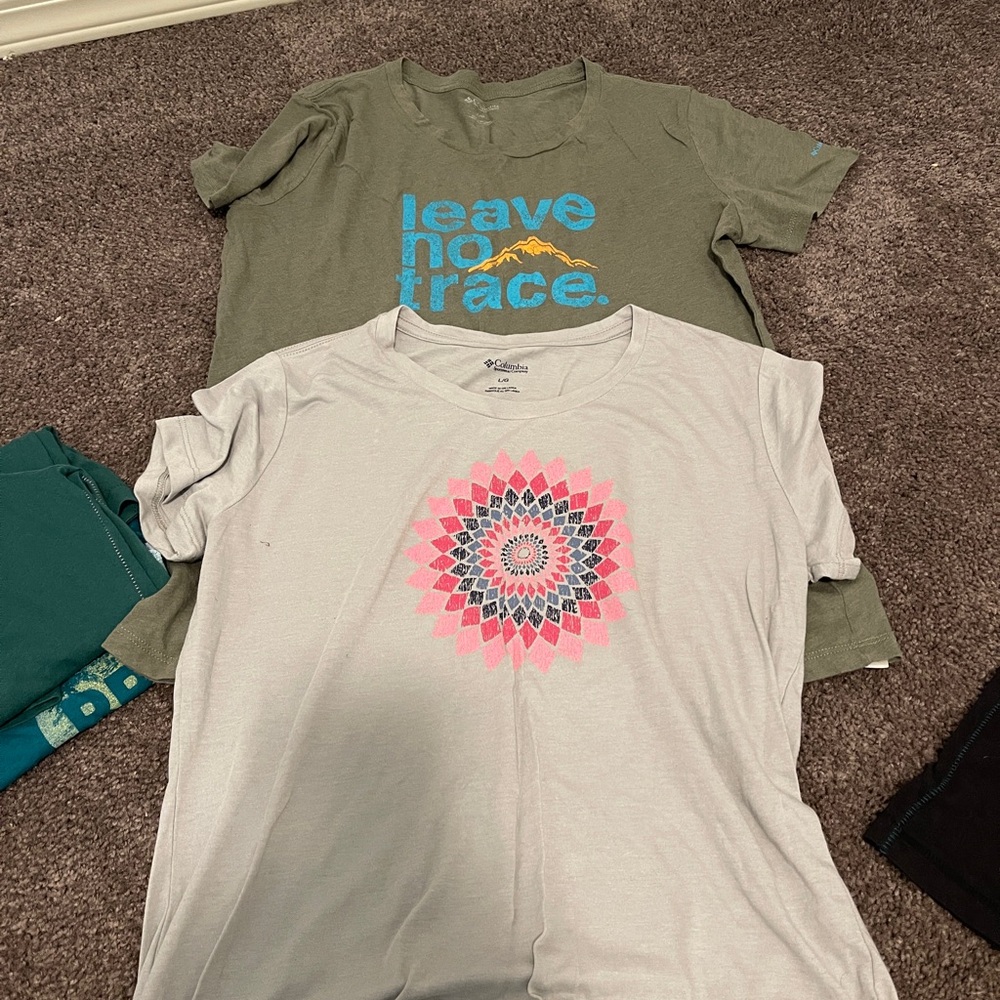 Columbia graphic Tshirts
